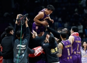 开云APP-篮球队伍在赛季末的关键比赛中展现出实力