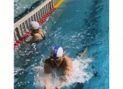 开云体育下载-游泳项目蛙泳比赛，选手速度之争