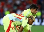 开云体育中国-欧国联比赛引发关注，球星表现抢眼