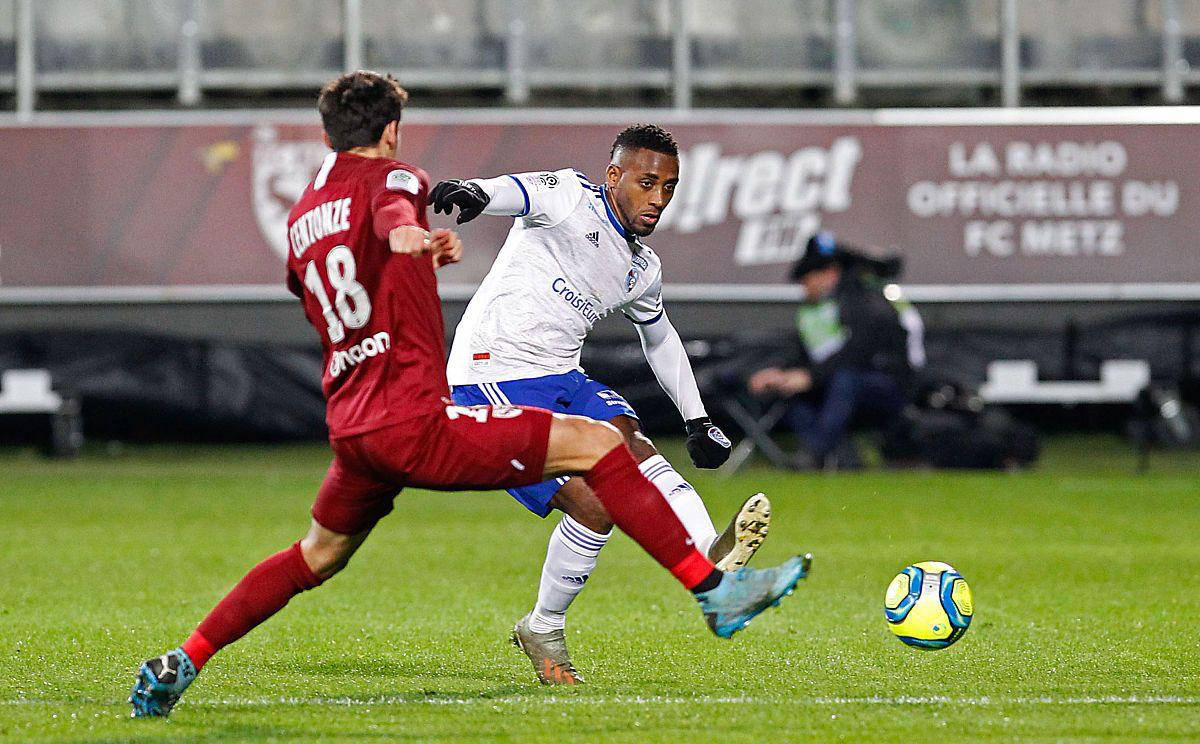 里昂战胜对手在法甲联赛中大获全胜 里昂战胜对手在法甲联赛中大获全胜