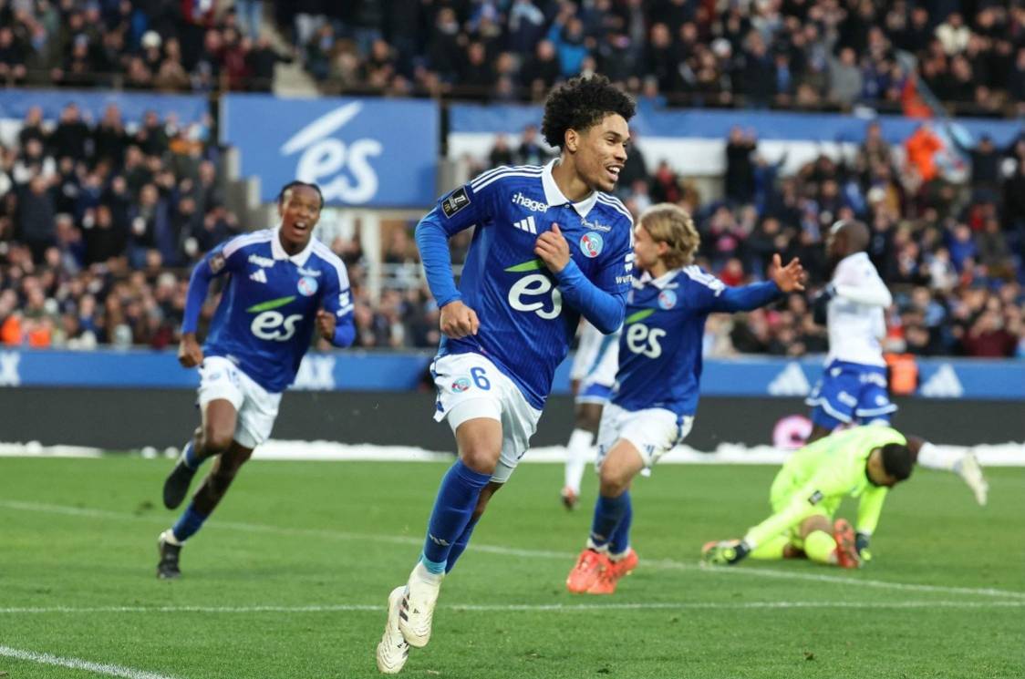 里昂战胜对手在法甲联赛中大获全胜 里昂战胜对手在法甲联赛中大获全胜