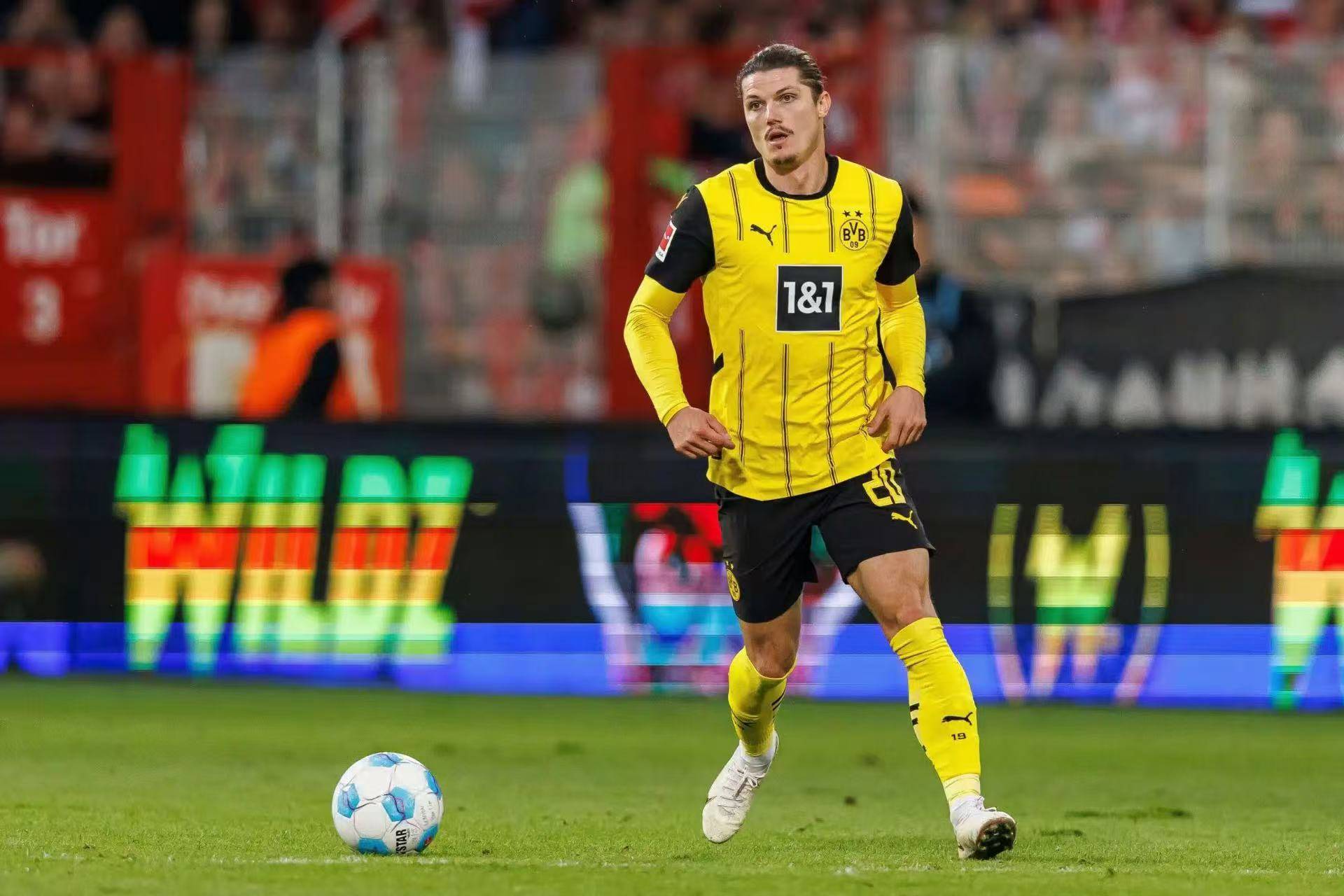 多特蒙德主场大胜冲刺德甲联赛前四 多特蒙德主场大胜冲刺德甲联赛前四