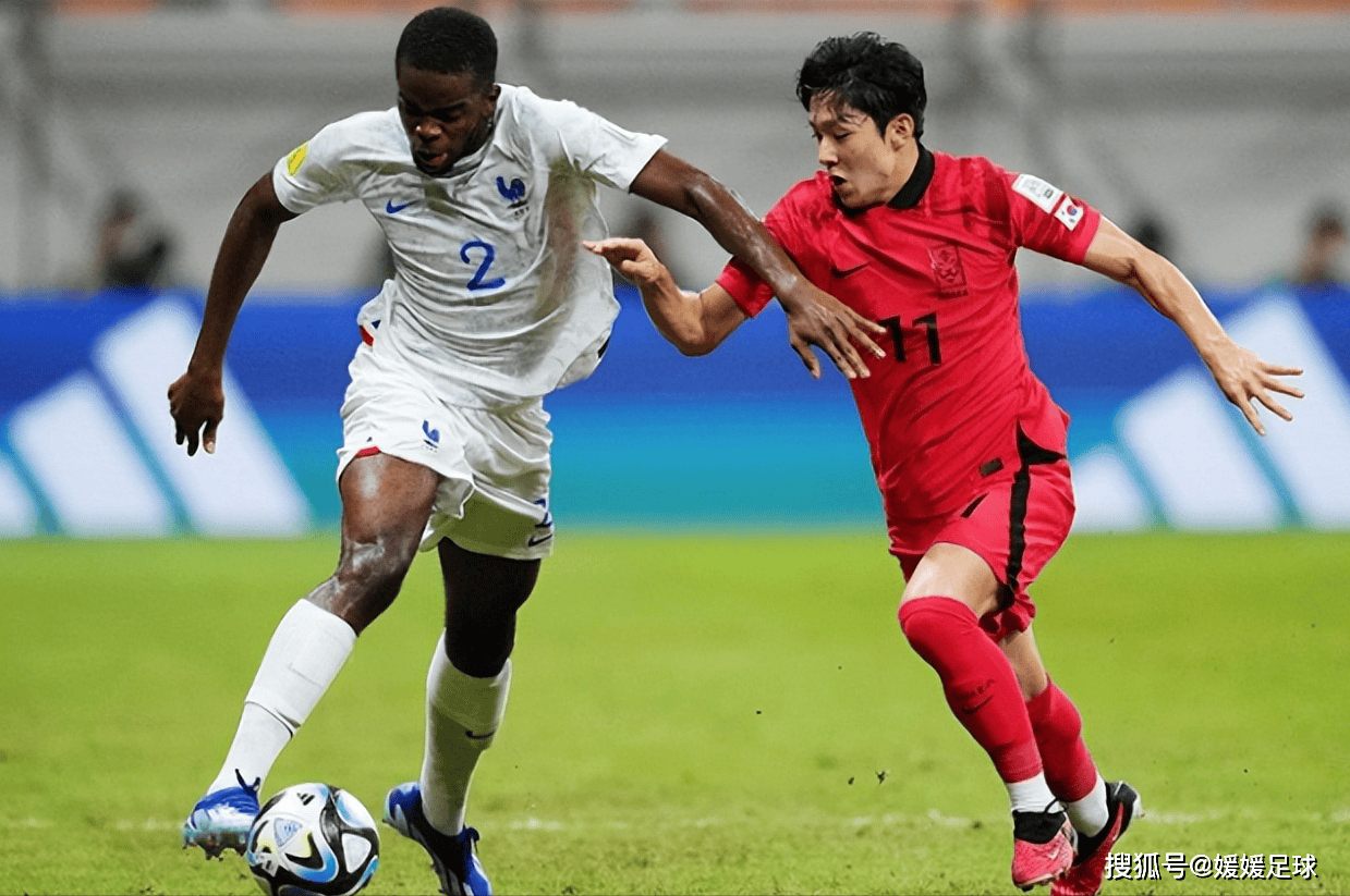 足球赛事中球员表现出色成为关注焦点 足球赛事中球员表现出色成为关注焦点