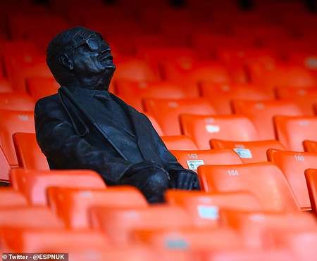 华伦西亚主场失利,球迷情绪低迷的简单介绍 华伦西亚主场失利,球迷情绪低迷的简单介绍