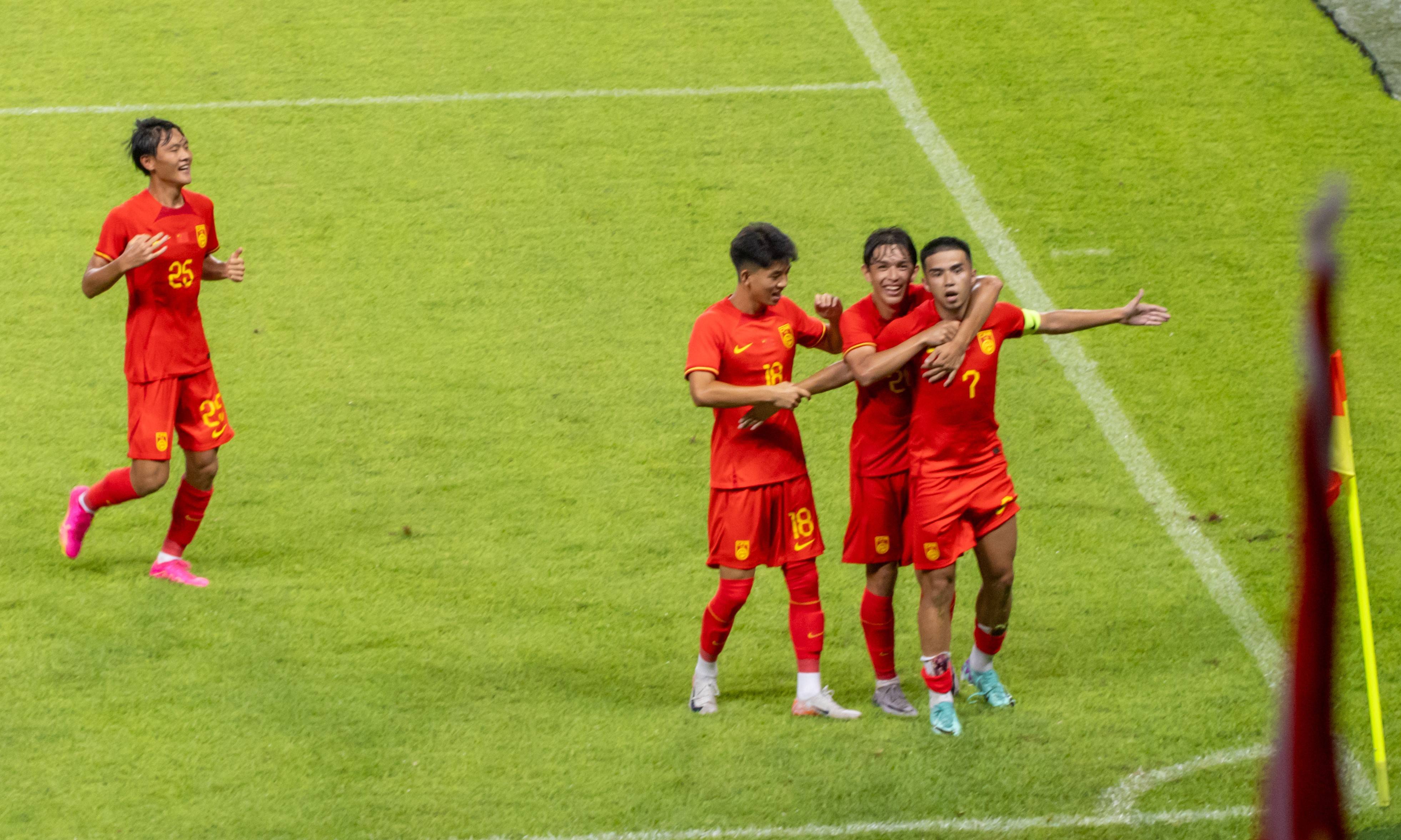 国内足球赛事激情开打,球员燃情比赛的简单介绍 国内足球赛事激情开打,球员燃情比赛的简单介绍