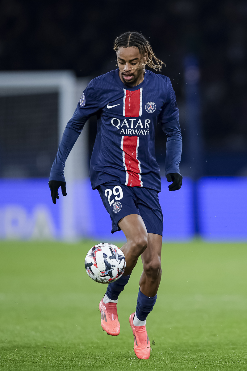 里尔获得来自阵中球员的支持,成功拿到三分的简单介绍 里尔获得来自阵中球员的支持,成功拿到三分的简单介绍