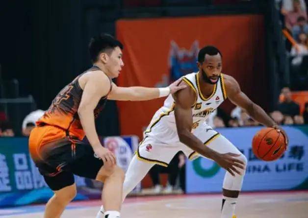 新疆雪豹客场不敌,领先优势缩小局势紧张!的简单介绍 新疆雪豹客场不敌,领先优势缩小局势紧张!的简单介绍