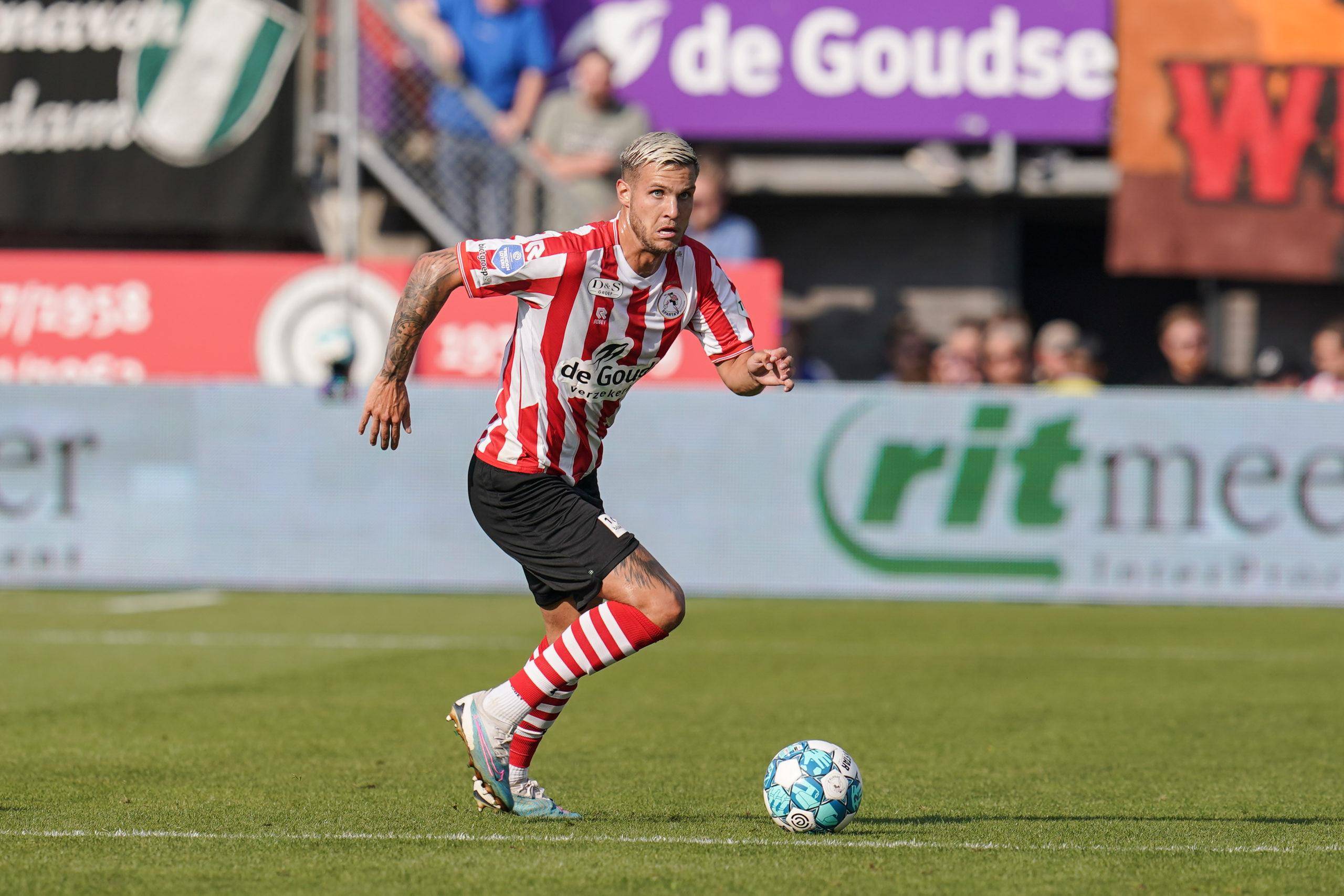 阿贾克斯实现三连胜,重返荷甲榜首 阿贾克斯实现三连胜,重返荷甲榜首