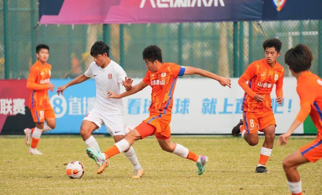 足球赛事即将开打,球员备战热情高涨 足球赛事即将开打,球员备战热情高涨