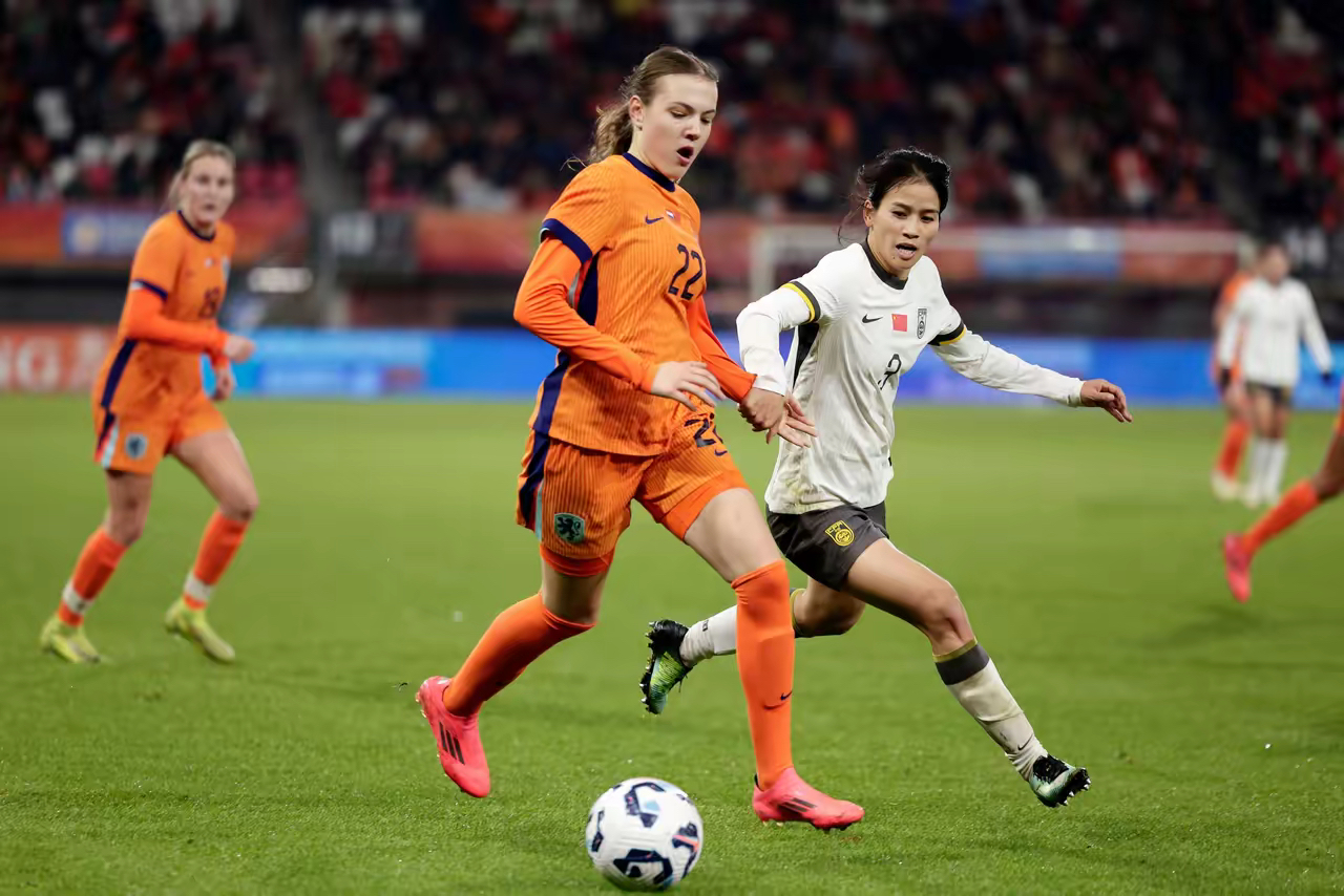 荷兰女足黄金一代团队作战信心十足! 荷兰女足黄金一代团队作战信心十足!