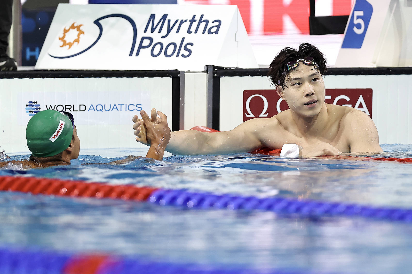 游泳项目蛙泳比赛,选手速度之争 游泳项目蛙泳比赛,选手速度之争