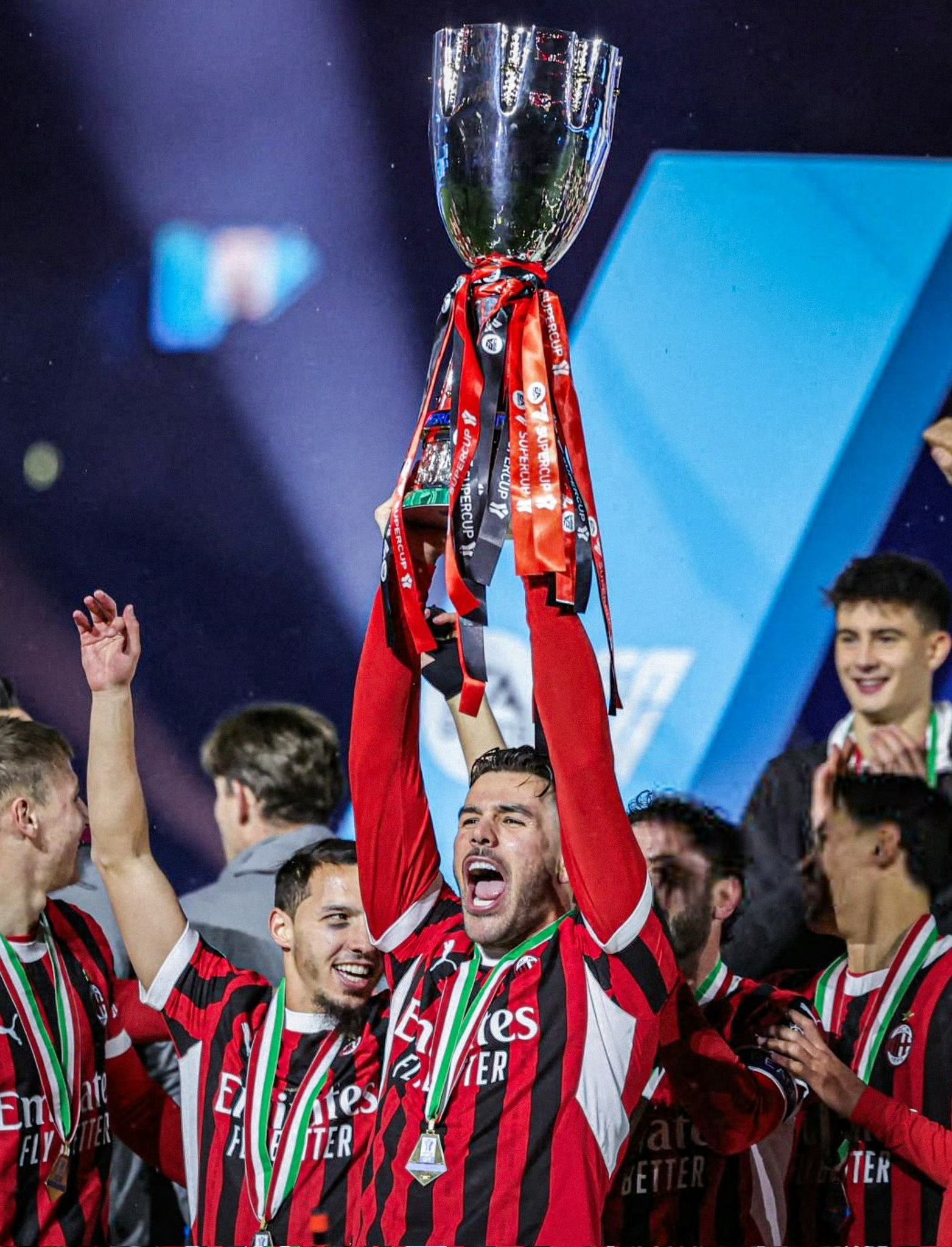 意大利球队踢出精彩表现,赢得掌声 意大利球队踢出精彩表现,赢得掌声