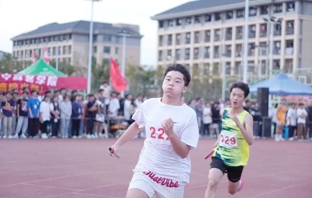 球员在比赛中展现出色的耐力! 球员在比赛中展现出色的耐力!