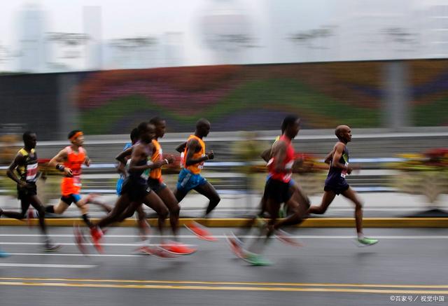 球员在比赛中展现出色的耐力! 球员在比赛中展现出色的耐力!