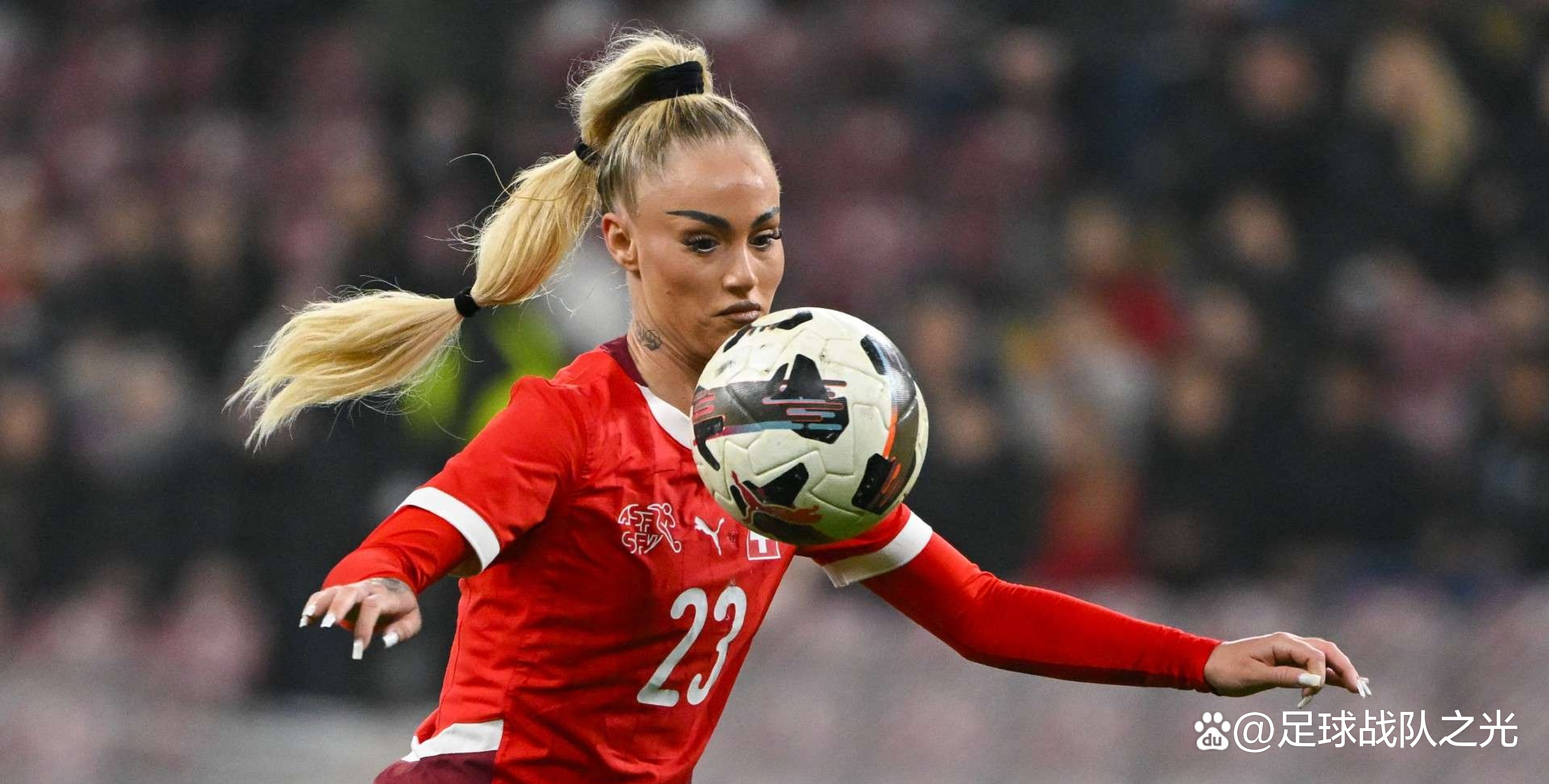 瑞士女足在比赛中展现了出色的技术水平 瑞士女足在比赛中展现了出色的技术水平