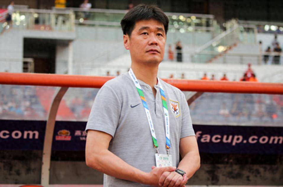 俄罗斯男篮球员临危受命逆转胜利