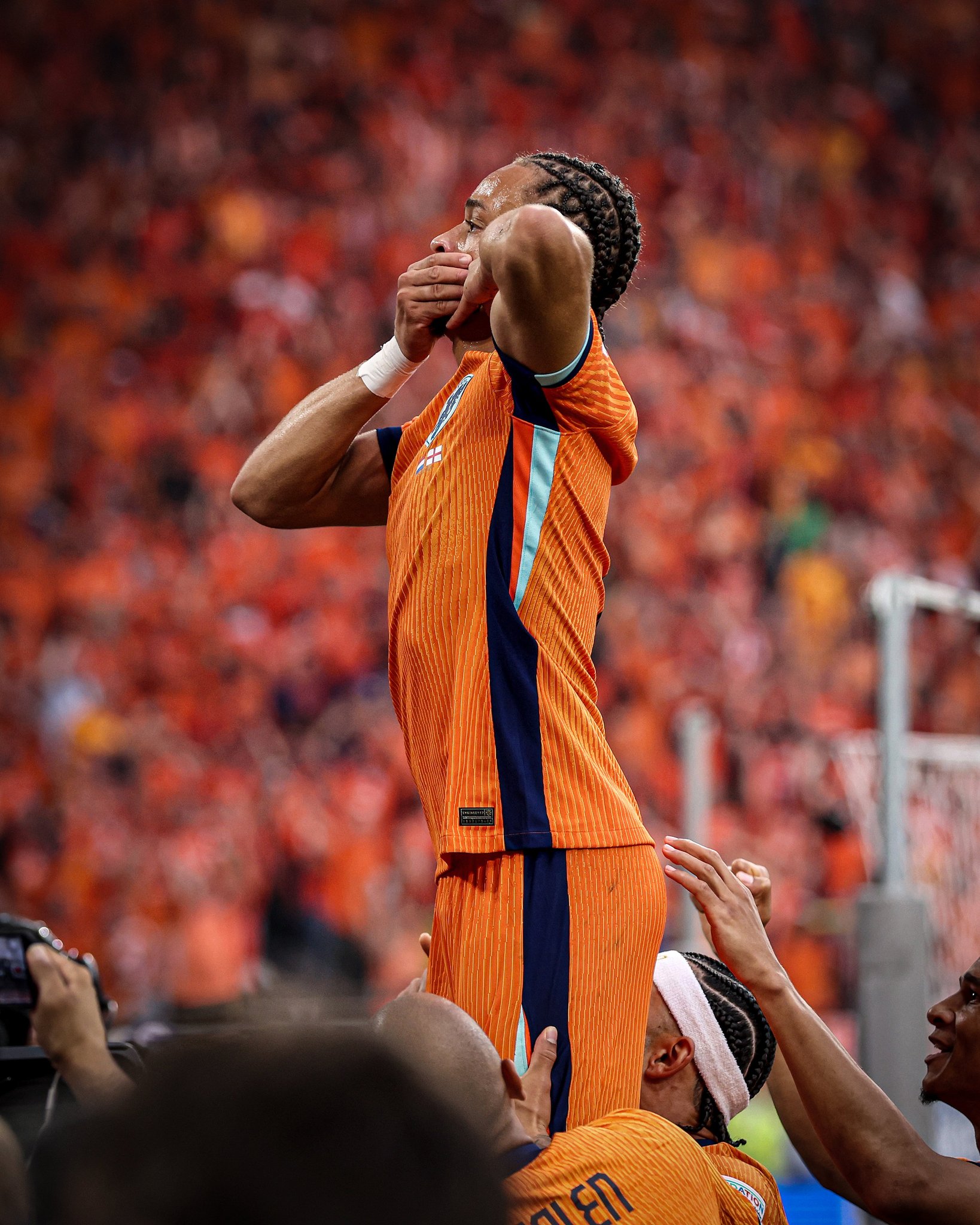 包含英格兰展现实力,锁定下一轮淘汰赛的词条 包含英格兰展现实力,锁定下一轮淘汰赛的词条