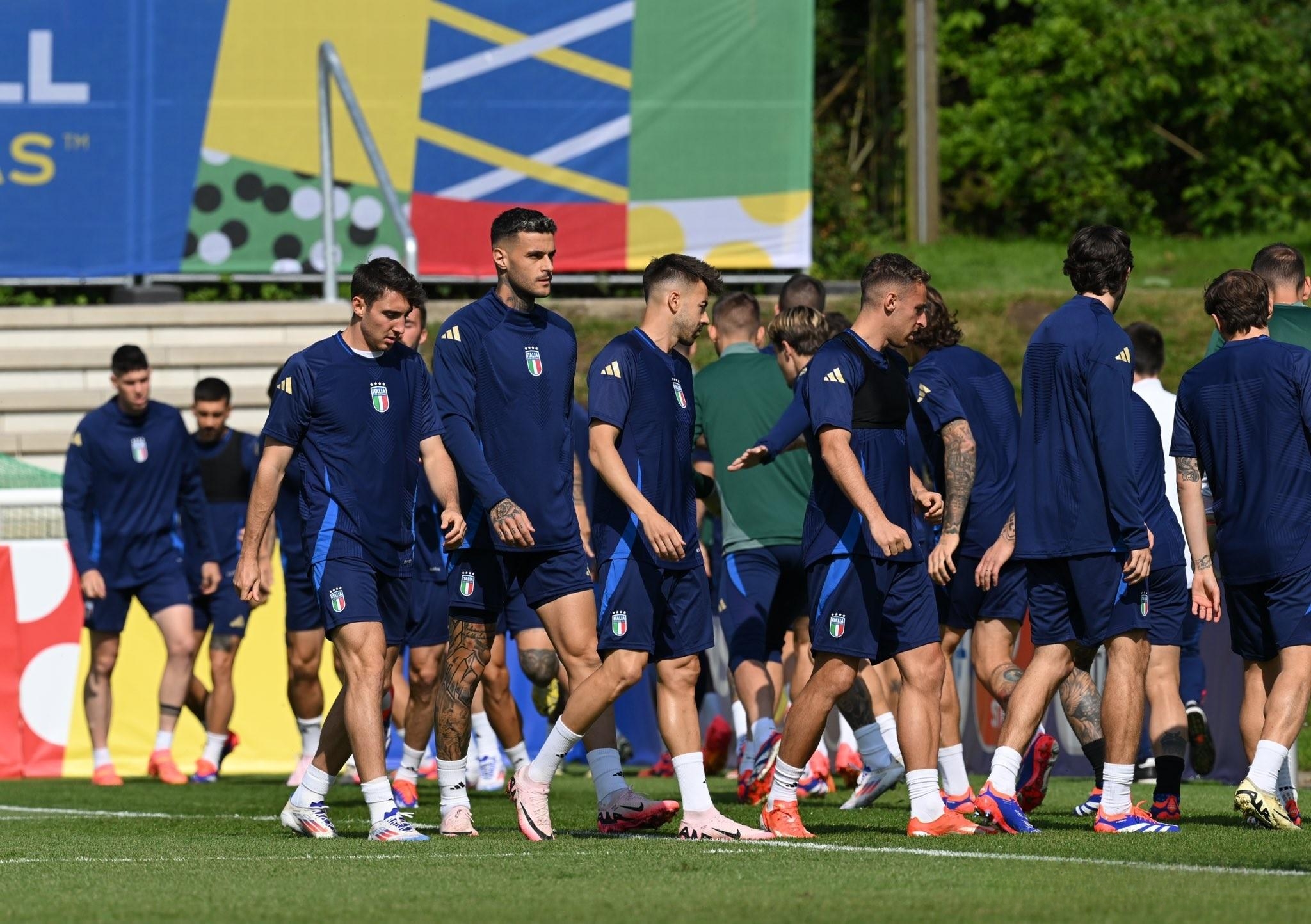 欧洲杯强队备战新战术亮相 欧洲杯强队备战新战术亮相