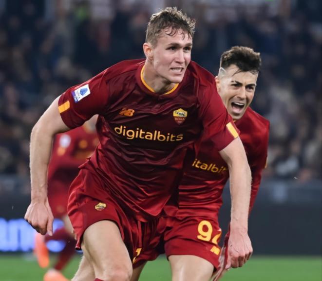 红黑军团,高居积分榜榜首 红黑军团,高居积分榜榜首