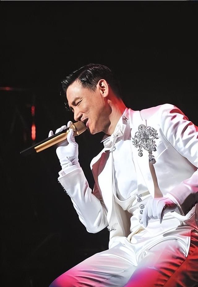 关于夺冠热门队伍频频受挫，情势扑朔迷离的信息