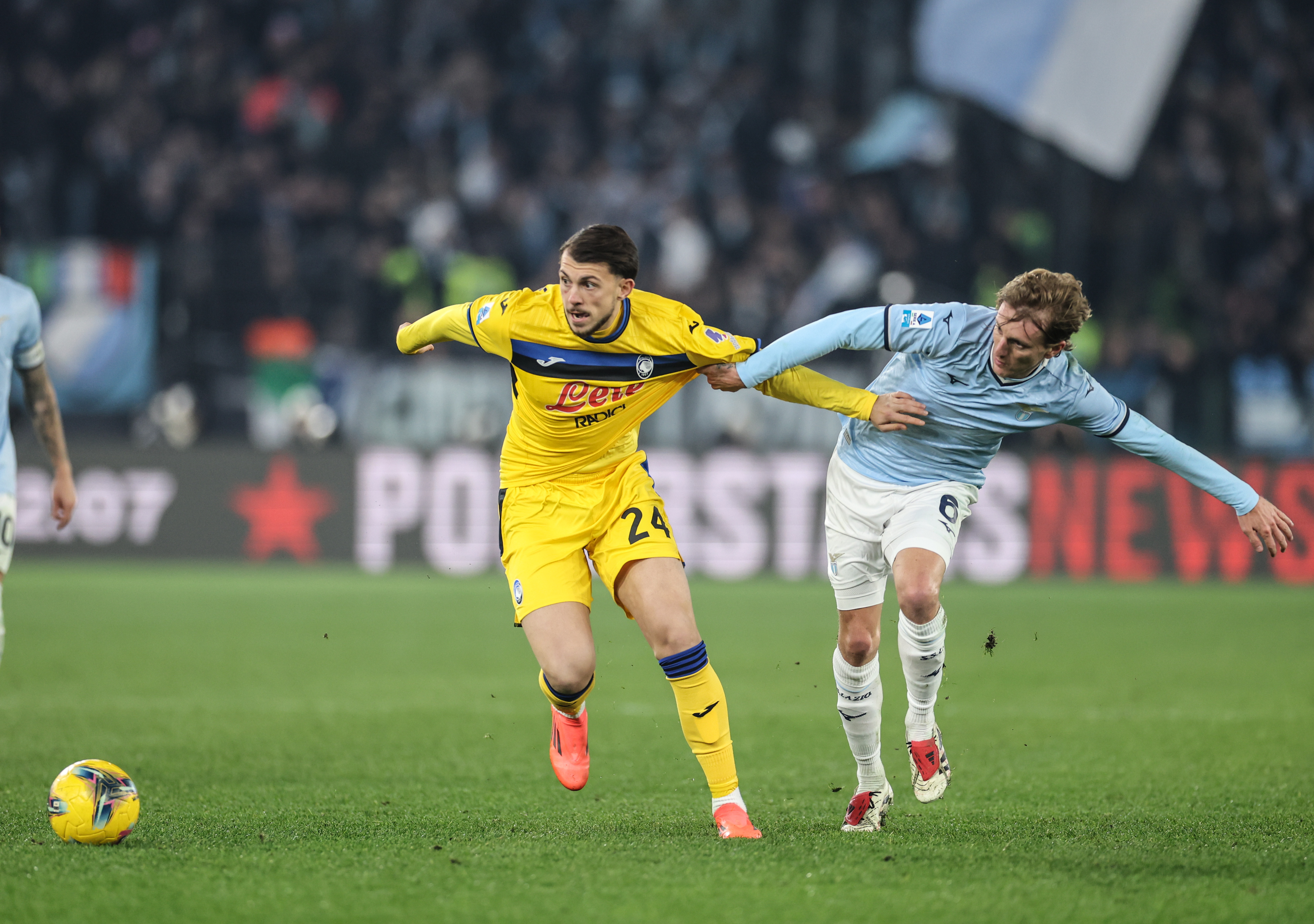 包含拉齐奥迎来两连胜，继续冲击欧冠资格的词条