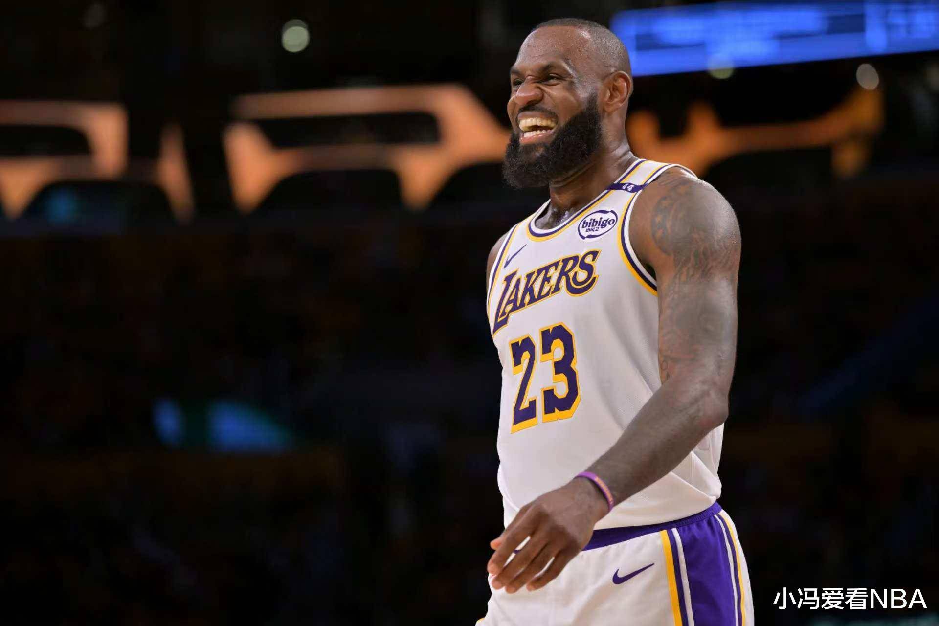 网球赛场上詹姆斯再创辉煌