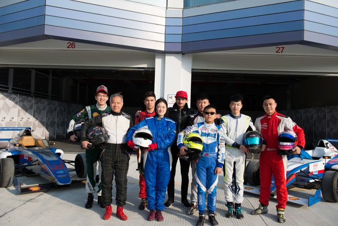 F1赛车赛事中国家队战胜对手成功转会 F1赛车赛事中国家队战胜对手成功转会