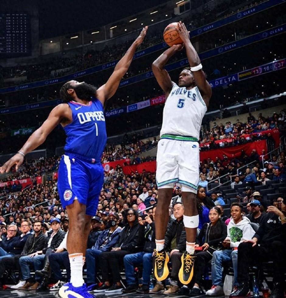 勇士在洛杉矶伤退引热议