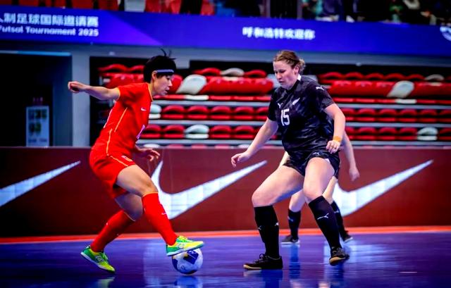 包含现场报道:中国队在女足比赛中交出亮眼表现!的词条 包含现场报道:中国队在女足比赛中交出亮眼表现!的词条