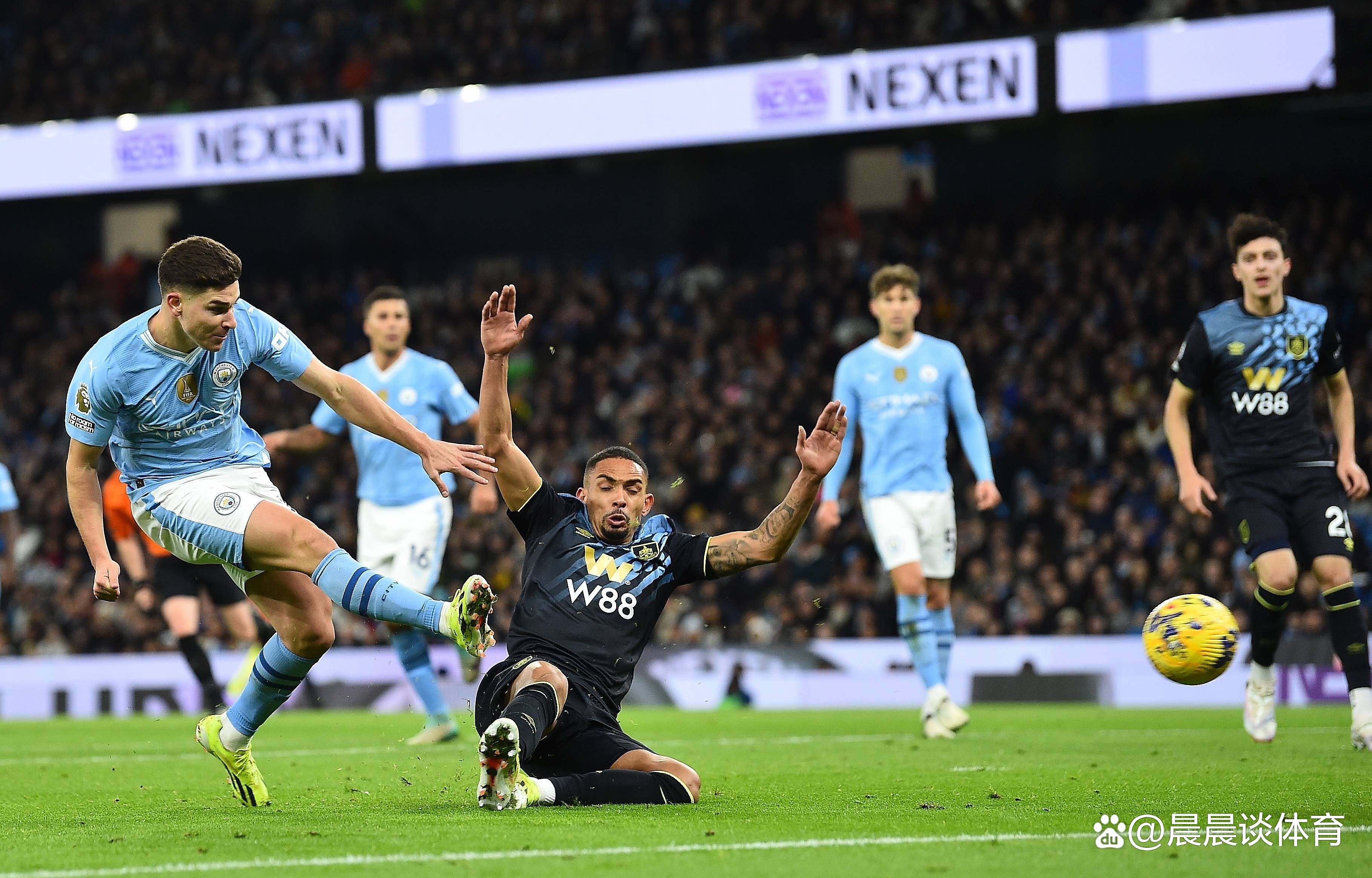 包含国际足球联赛中一支强队遭遇意外失利,备受关注的词条 包含国际足球联赛中一支强队遭遇意外失利,备受关注的词条