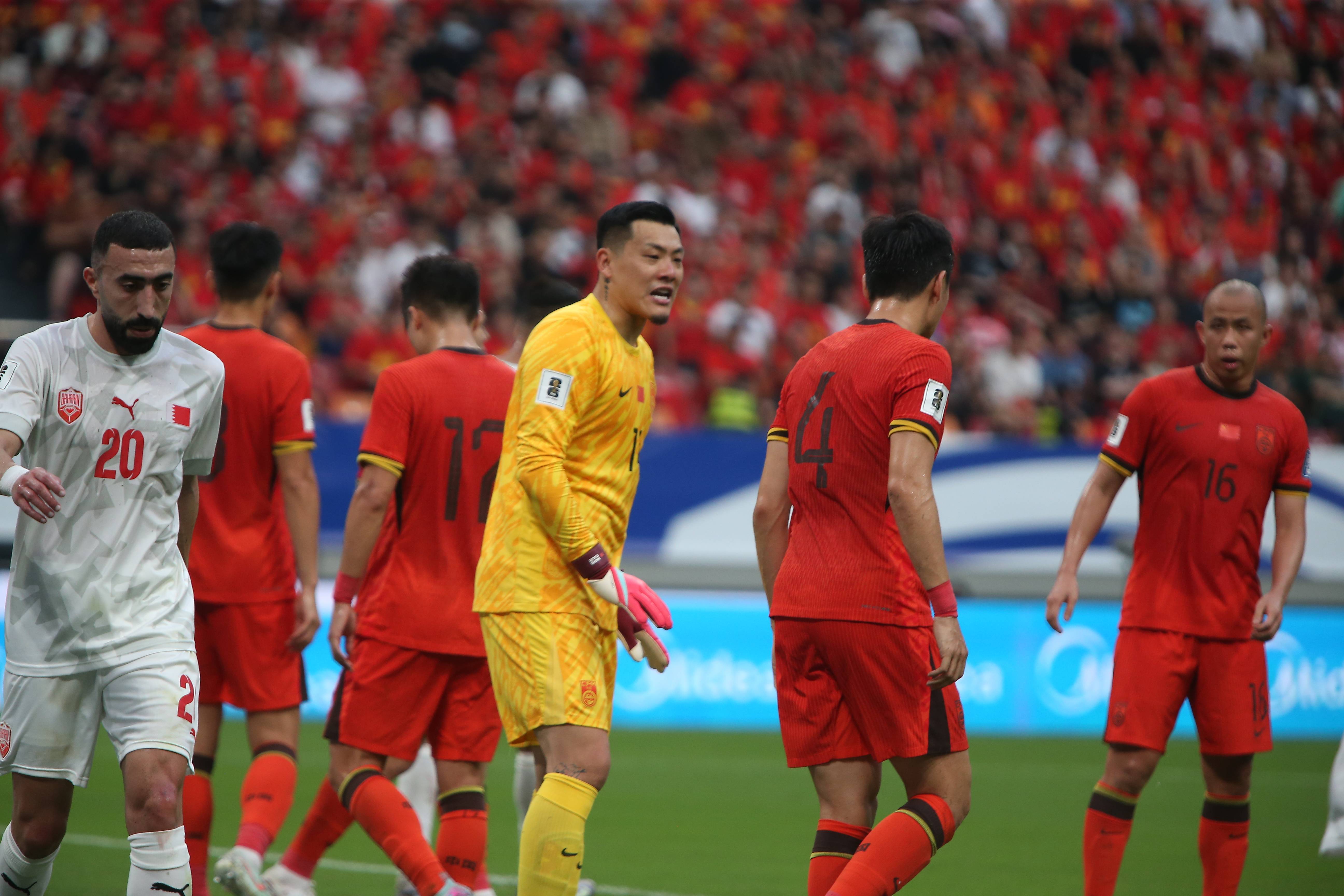 包含国际足球联赛中一支强队遭遇意外失利,备受关注的词条 包含国际足球联赛中一支强队遭遇意外失利,备受关注的词条