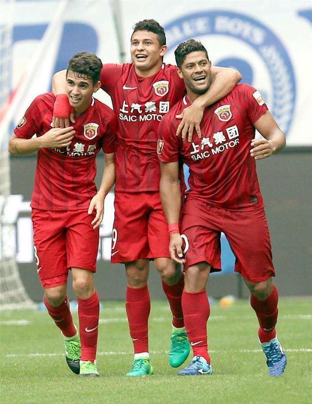 恒大主场横扫对手,取得三分 恒大主场横扫对手,取得三分