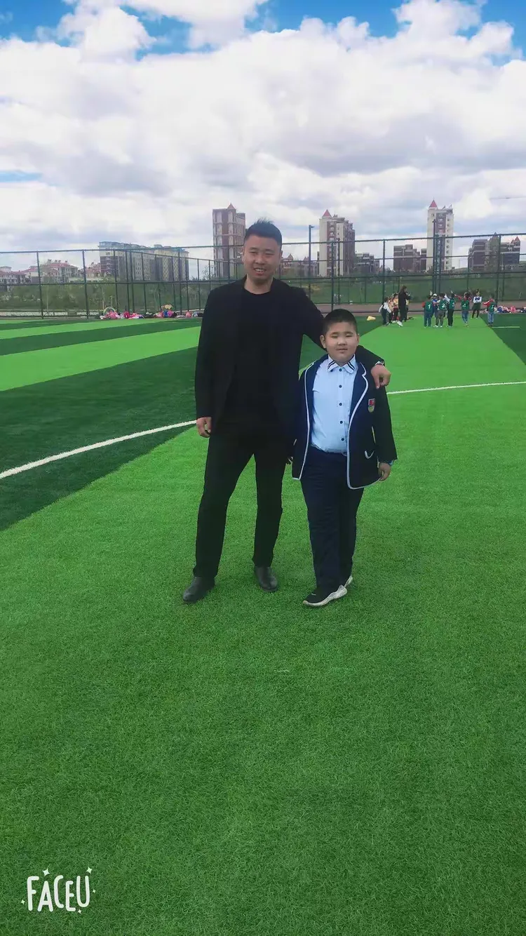 包含球场之上荣耀尽显，努力付出成果显著的词条