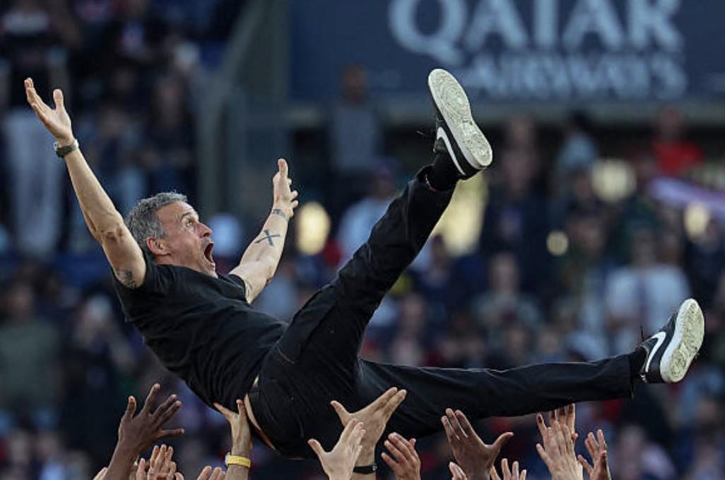 法甲球队传奇球员退役仪式感动现场