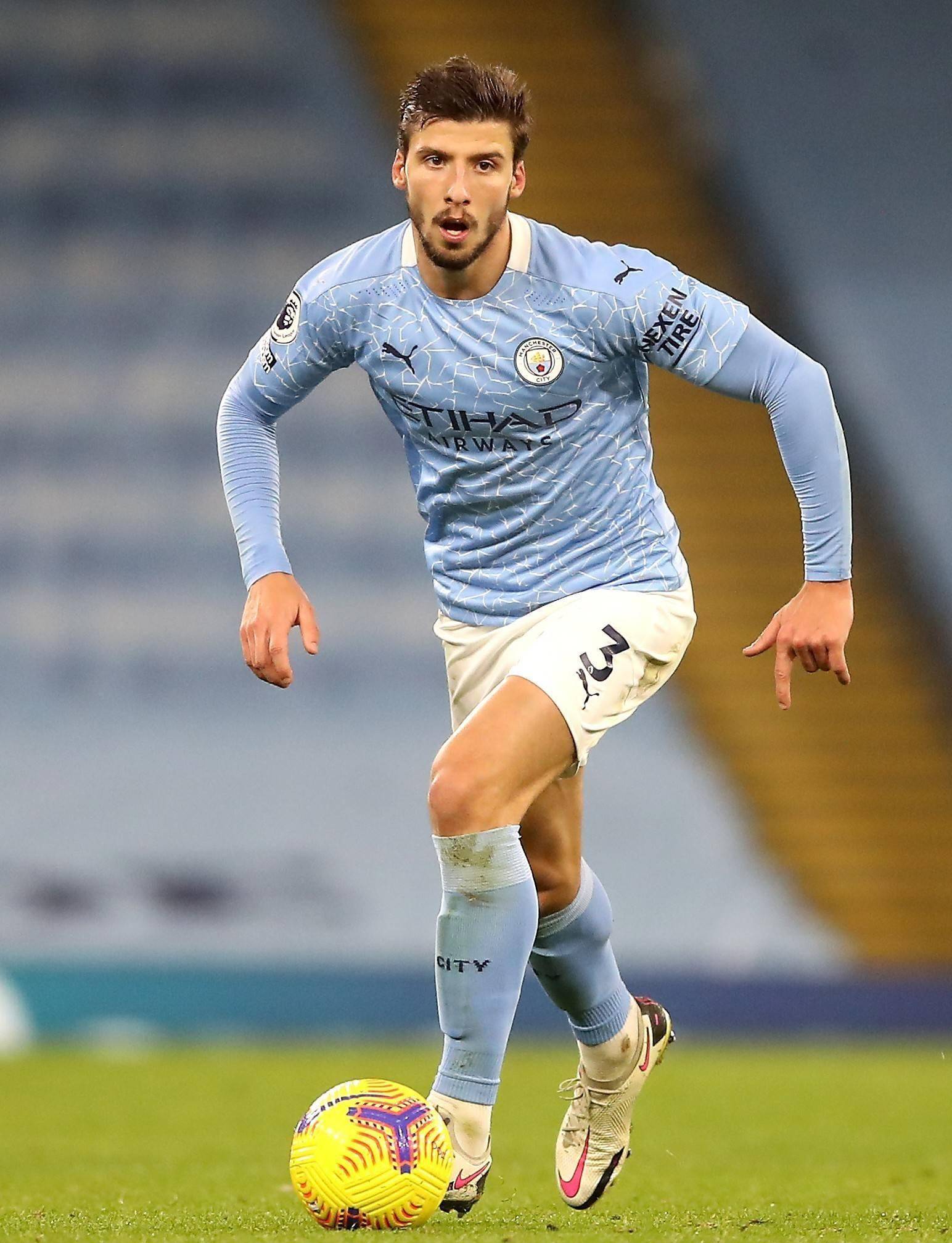 曼城防线再添一伤，主帅急需解决问题的简单介绍