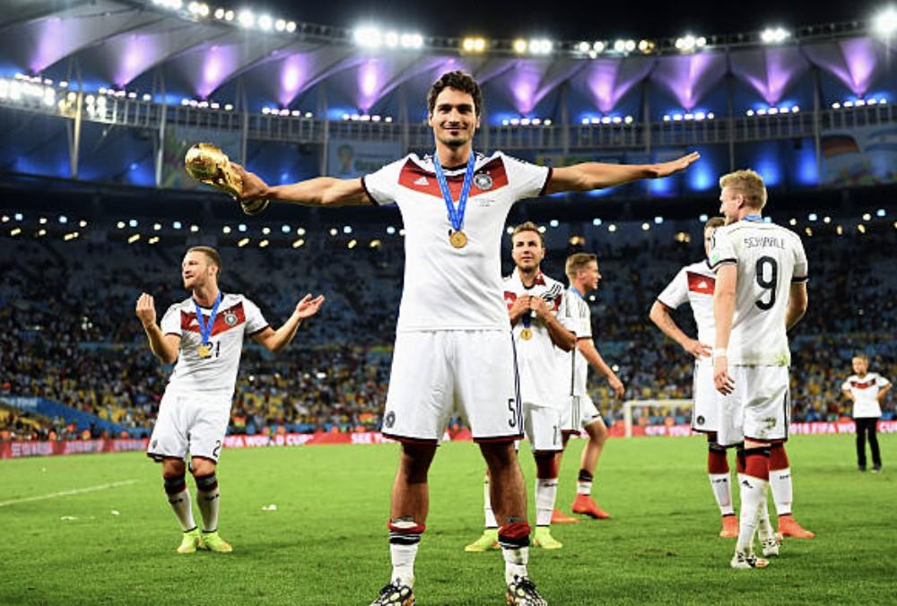 足球比赛中球员发挥了出色的领袖才能 足球比赛中球员发挥了出色的领袖才能