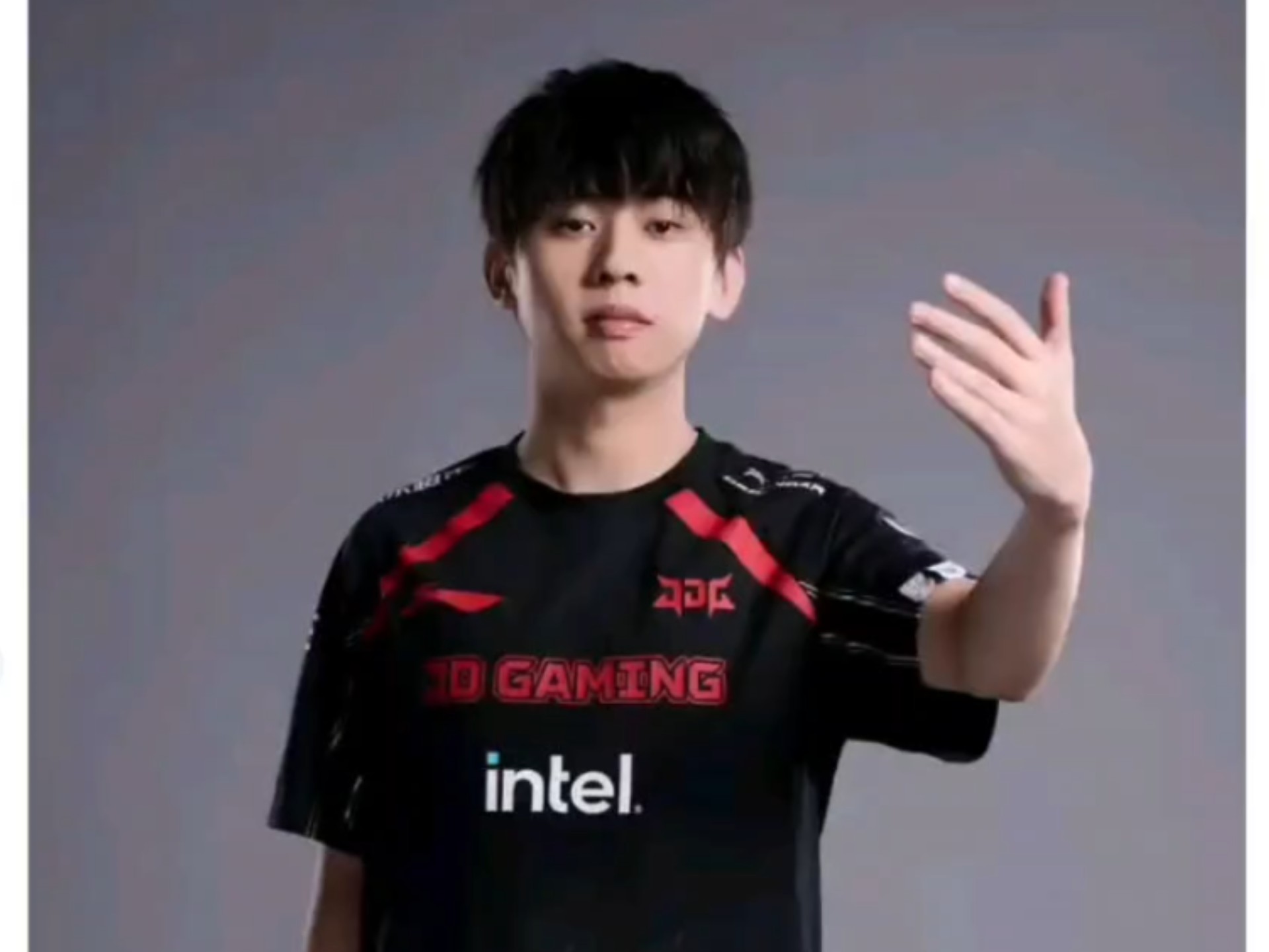 FPX横扫V5，Crisp打出惊人五杀全球总决赛2:0（上海）