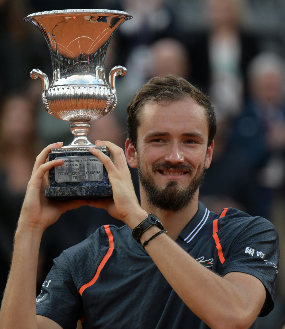 关于意大利网球队险胜澳大利亚网球队，梅德韦杰夫高光表现的信息