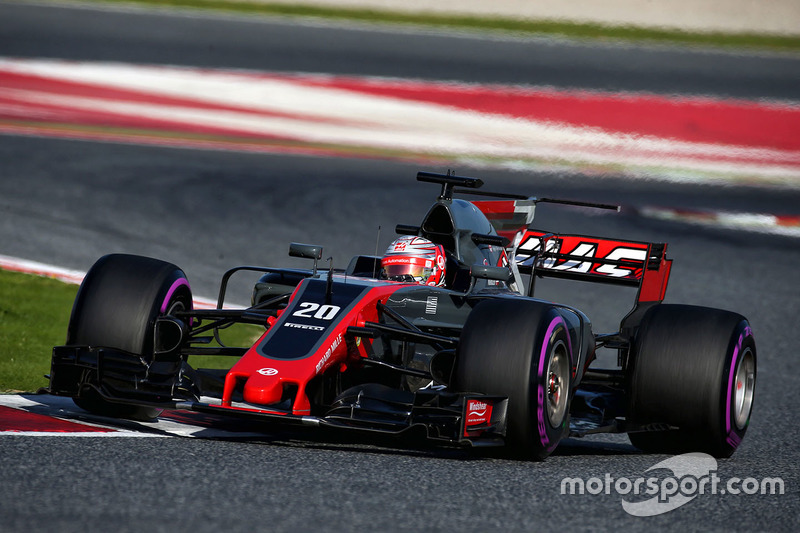 雷诺车队逆转阿斯顿马丁，塞恩斯刷新纪录的简单介绍