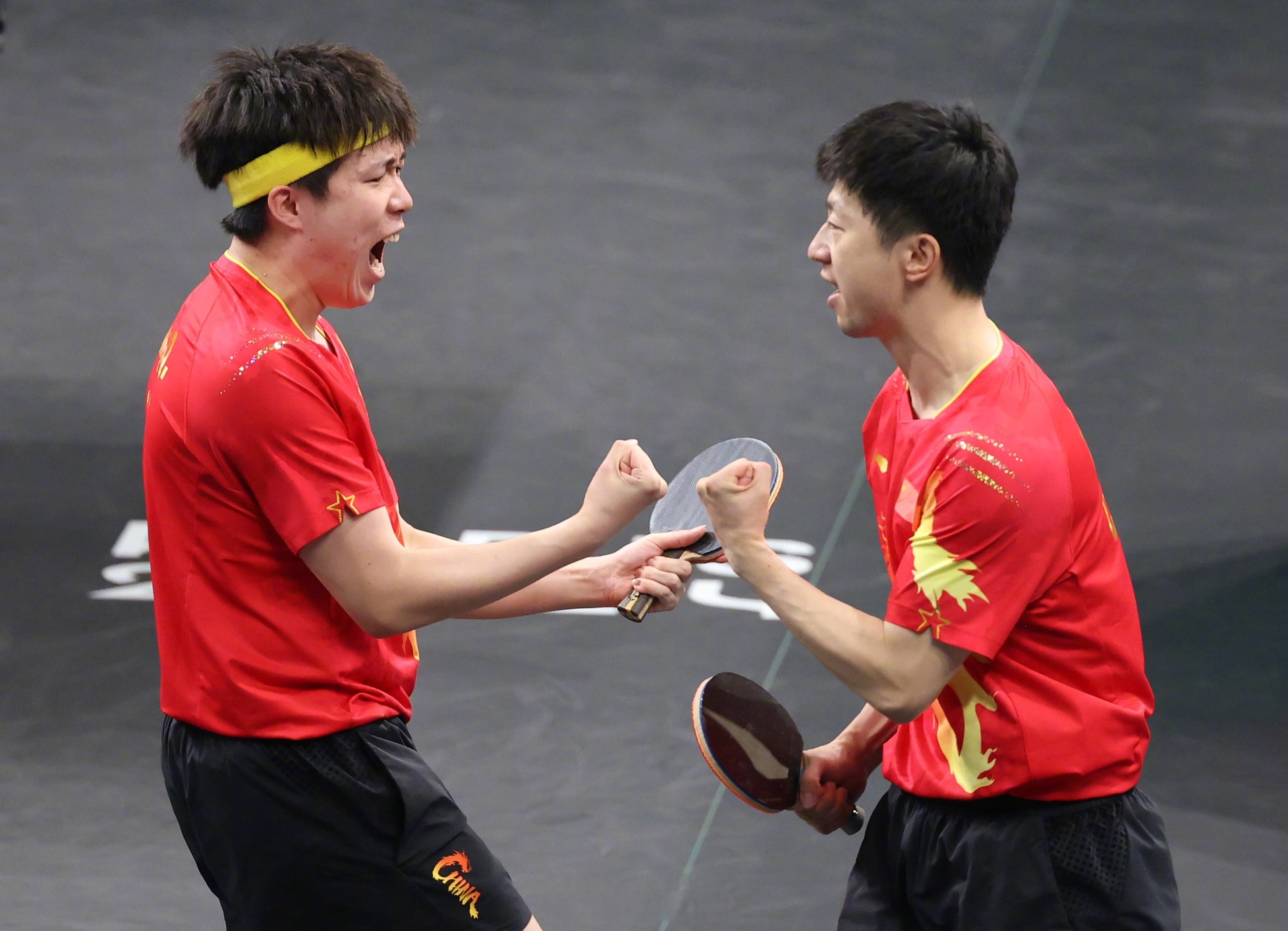 中国队险胜法国队,马龙统治全场 中国队险胜法国队,马龙统治全场